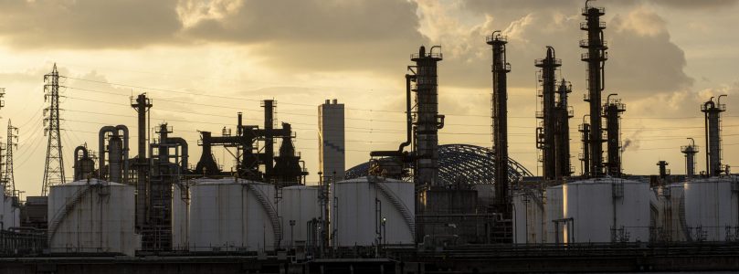 La industria petroquímica y el papel de la química en sus procesos y aplicaciones